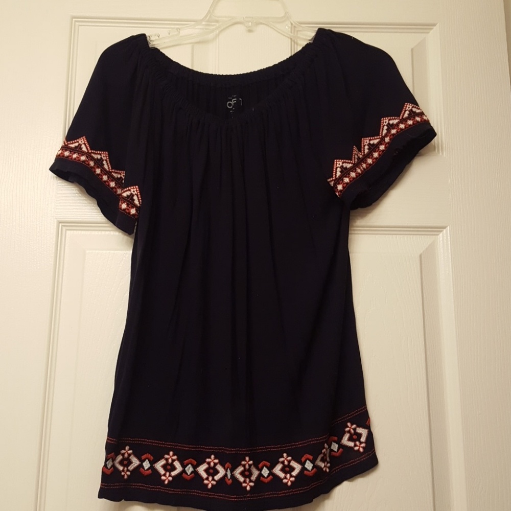 Shoulder baring top